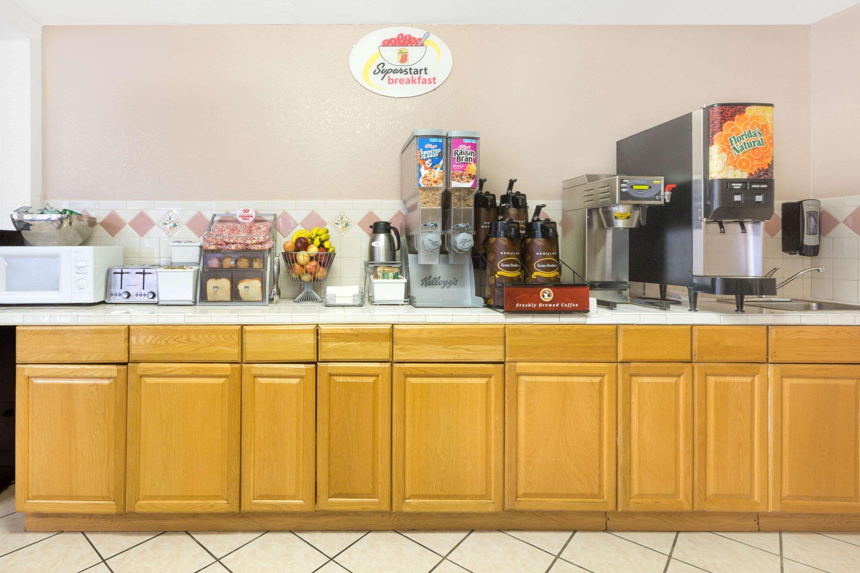 Super 8 By Wyndham Lake Havasu City Zewnętrze zdjęcie