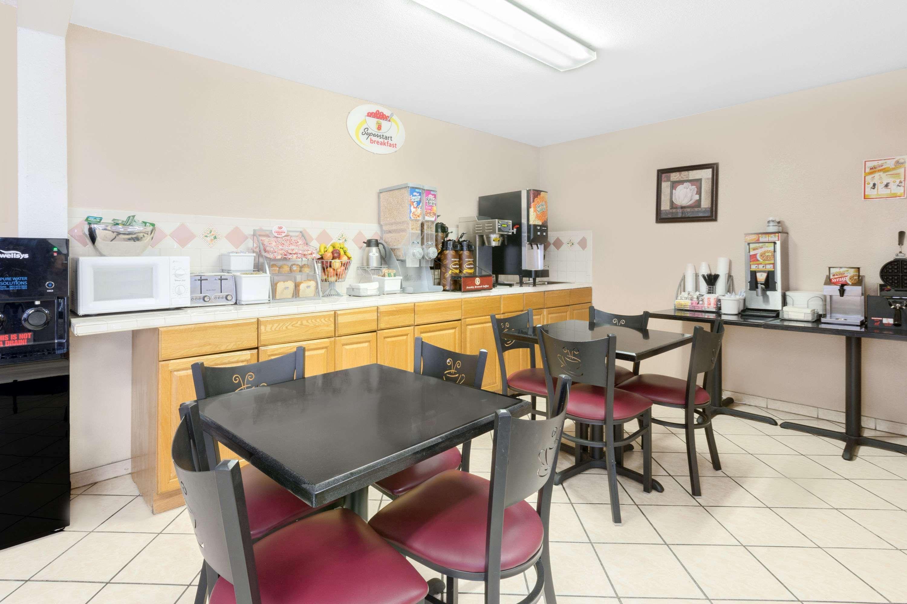 Super 8 By Wyndham Lake Havasu City Zewnętrze zdjęcie